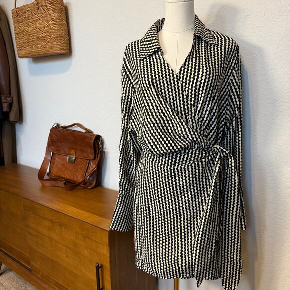 Women's H&M Black and Cream Geometric Print Wrap Tie Waist Dress Size Medium - Picture 9 of 9